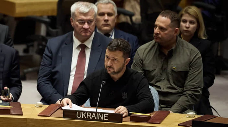 Дипломати без досвіду та з історією: пояснюємо деталі та проблеми великої ротації послів