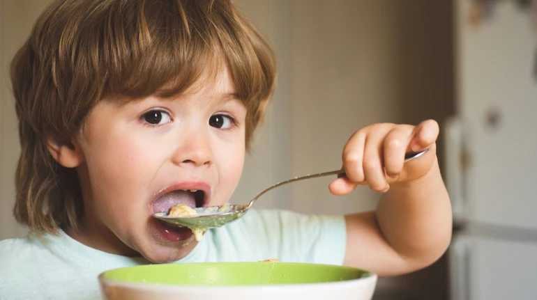 Кришити крекери та розмазувати банан: 10 способів сформувати здорову харчову поведінку у дітей