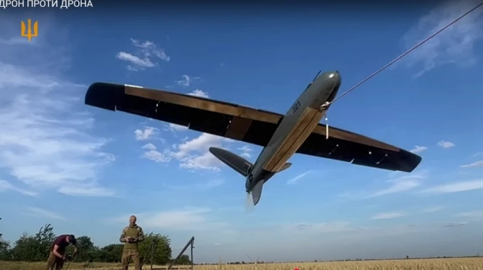 Воздушные силы показали, как украинские крылья перехватывают беспилотники РФ в небе