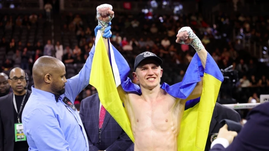 Ukrainian boxer Bohachuk defeats Mendoza in fight for WBC world title – video