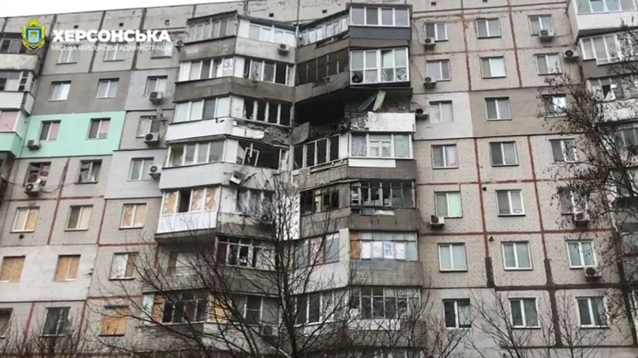 У Херсоні зупинилися тролейбуси: окупанти обстрілами пошкодили мережу