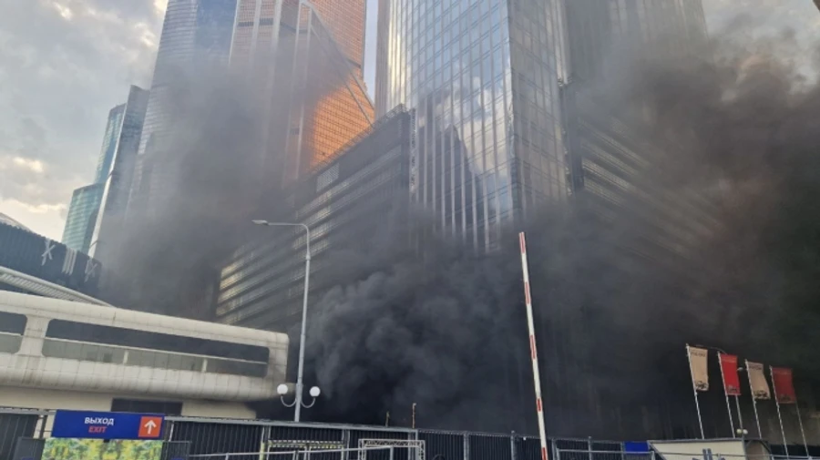 Car explodes in Moscow-City business centre in Russia – video