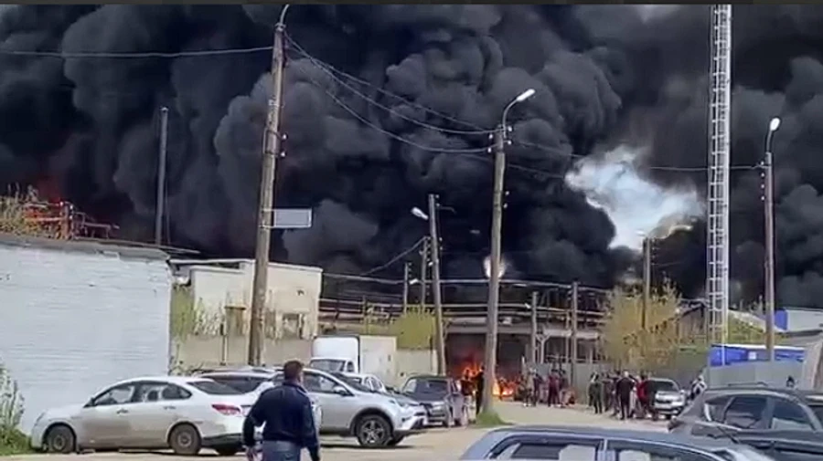 Another fire in Russia - solvent tank is on fire