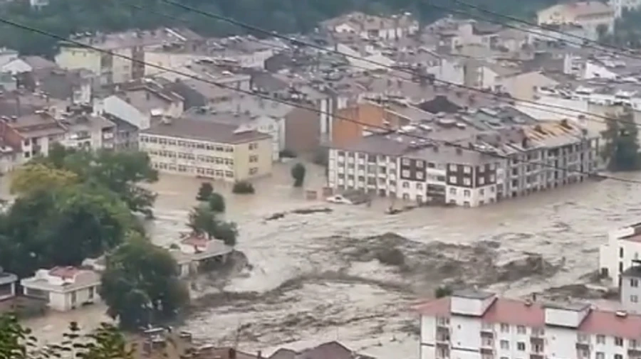 Кількість загиблих через повені в Туреччині зросла до 27