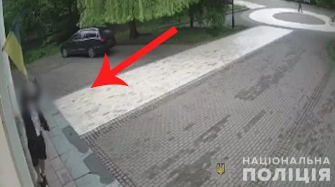 В Киеве задержан мужчина, который сорвал флаг Украины