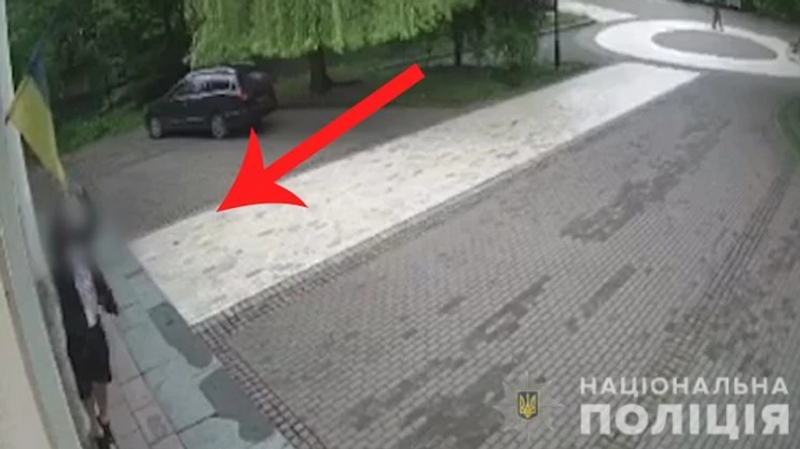 В Киеве задержан мужчина, который сорвал флаг Украины