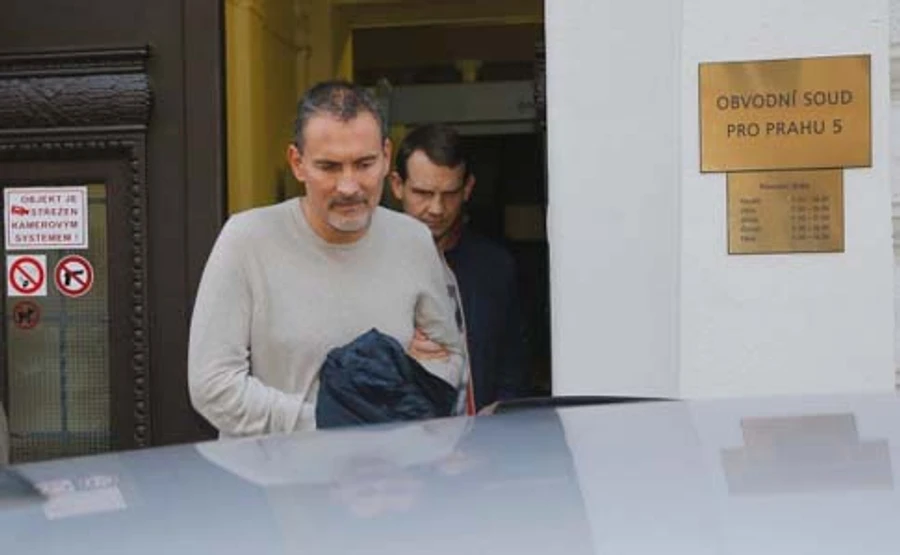 Чешского экс-полицейского задержали в Украине из-за прослушки - СМИ