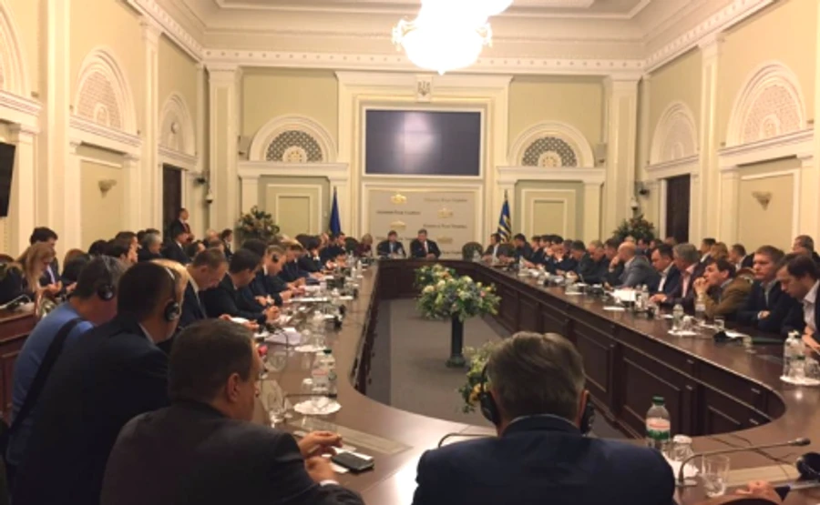 Порошенко зустрівся зі фракцією БПП