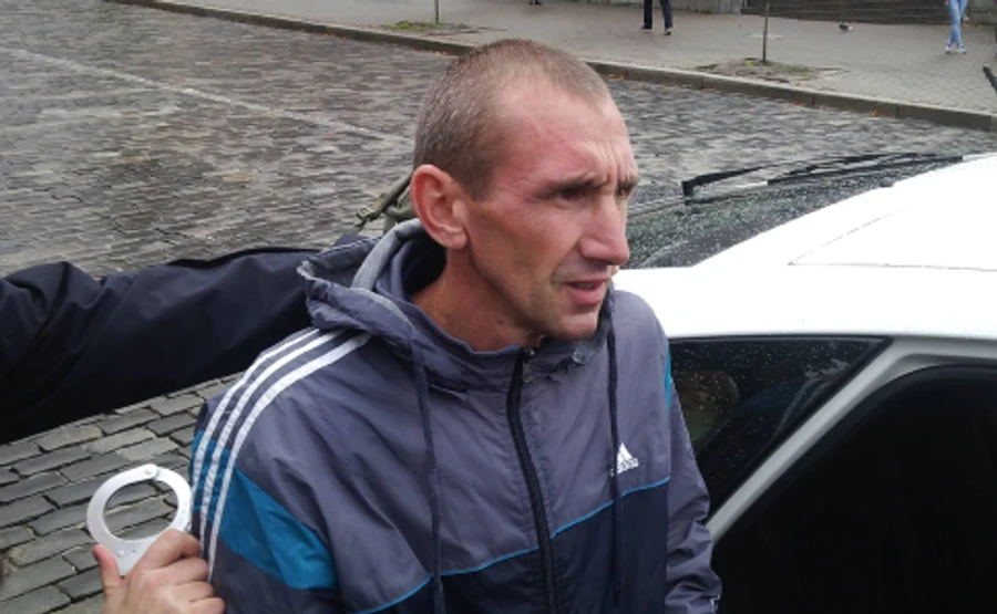 Вандала, який розбив пам'ятник Героям Небесної сотні, заарештували на 4 місяці