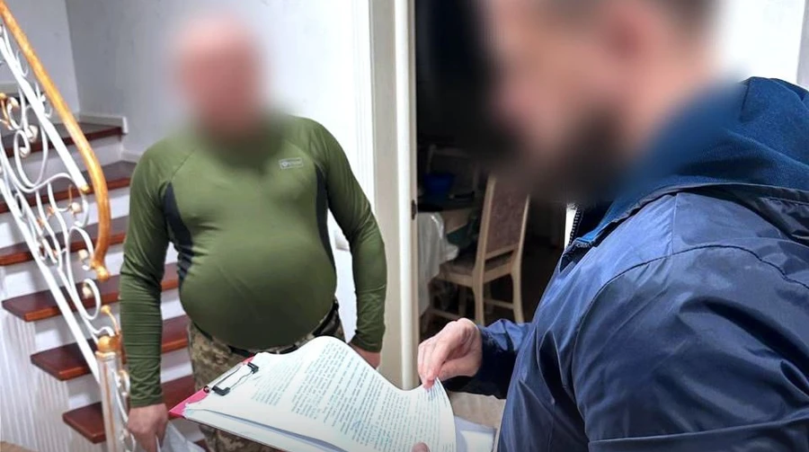 Замість служби бійці клали бруківку і ставили надгробки: викрито заступника командира в/ч