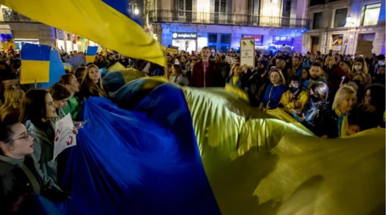 Вчера Дом России, сегодня восстановление Украины? Украинский флаг не должен быть прикрытием