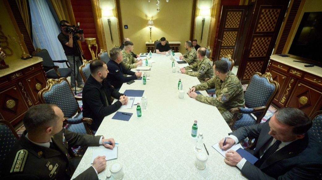 Зеленський обговорив із українськими експертами результати роботи в Саудівській Аравії