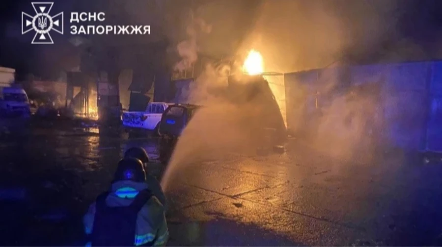 Ворог атакував Запоріжжя: в місті виникла пожежа, поранена жінка