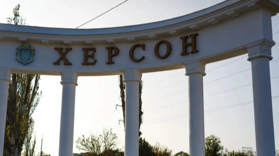 Россияне атаковали дронами маршрутку в Херсоне и грузовик в Запорожье: есть пострадавшие