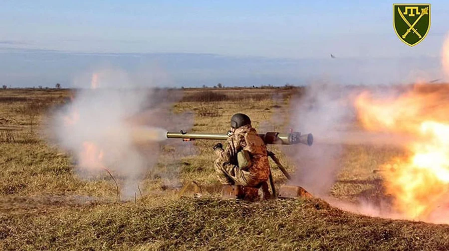 Защитники за сутки уничтожили 850 оккупантов, вертолет и 33 БПЛА 