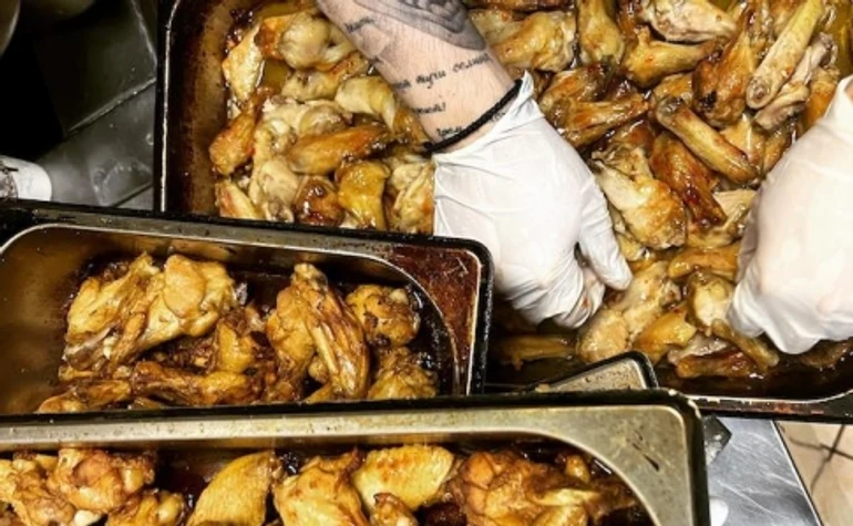 Давайте годувати ЗСУ: Розповідаємо про гастрофронт рестораторів Києва в перший місяць великої війни