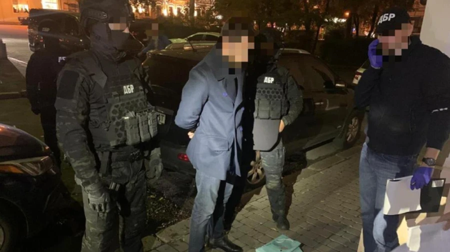 ДБР затримало одного з керівників ДФС: вимагав $200 тисяч