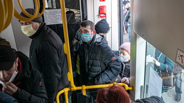Пропуска нет, маска есть. Не могу дальнейшее идти. Как работает киевский трамвай на карантине и кто на нем ездит