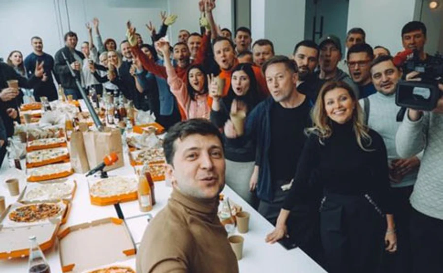 Блоггеры, актеры, студенты: 3000 человек подали заявки на конкурс спикера Зеленского