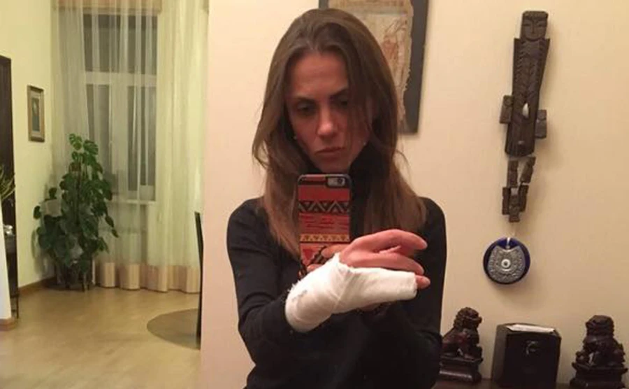 Патрульные заламывали женщине руки при задержании: идет расследование