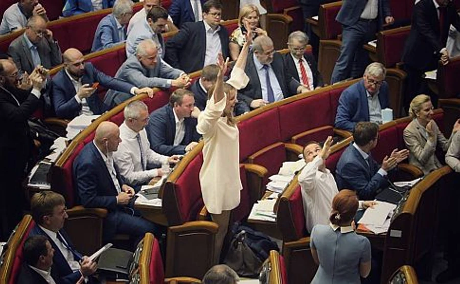 Депутати просять скасувати ухвалення закону про КС