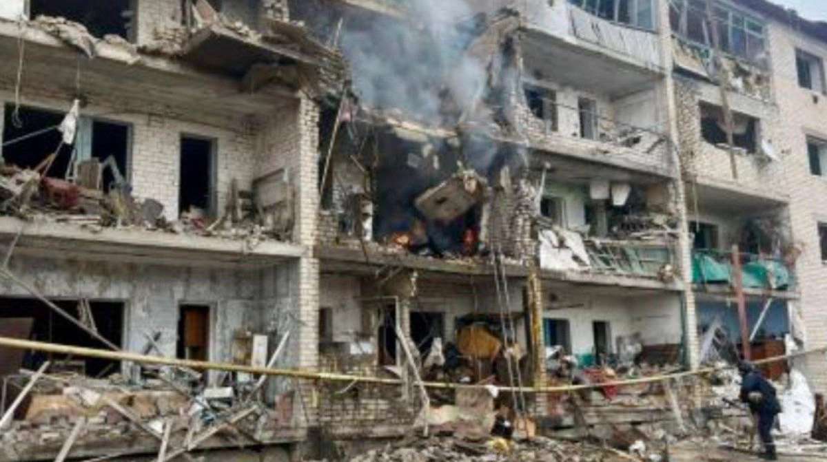 Two injured in Russian guided bomb strike on Komyshuvakha in Zaporizhzhia Oblast