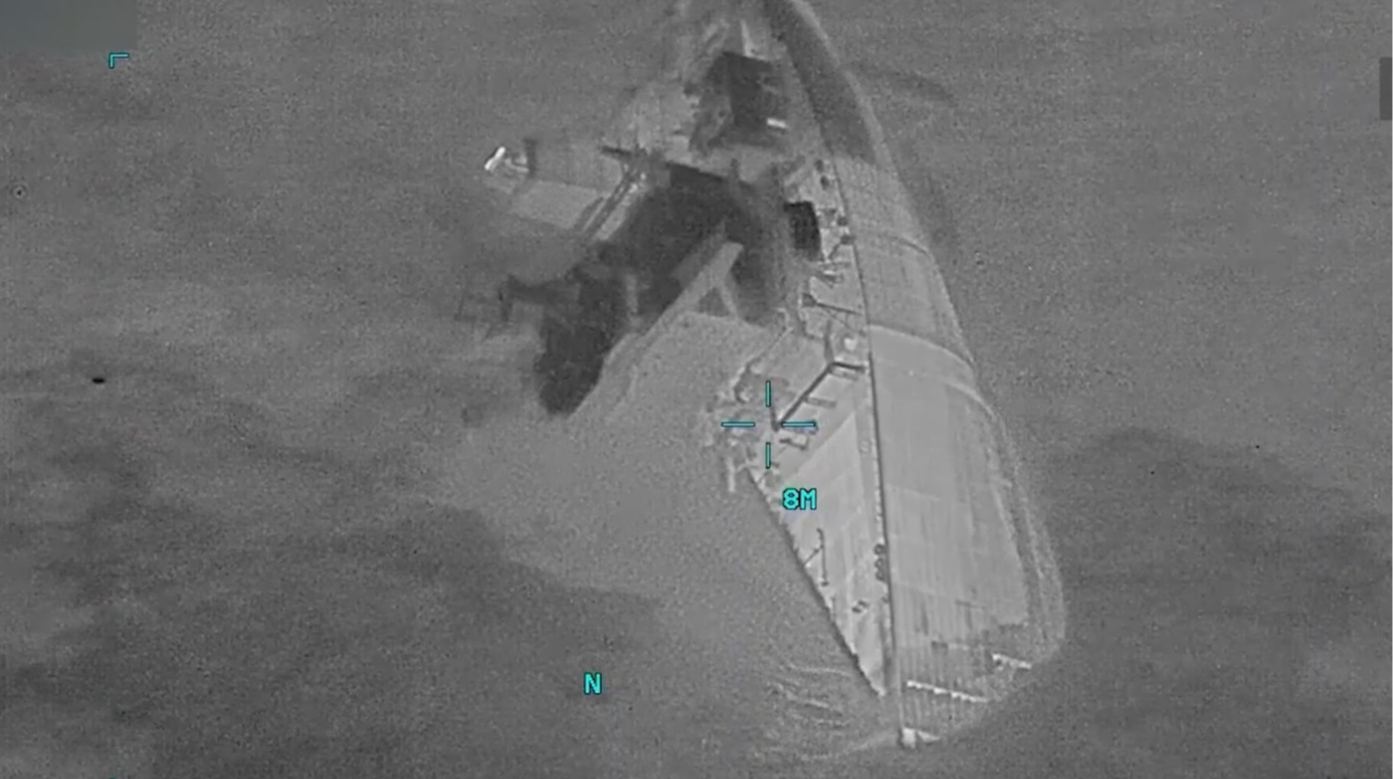 Військові США показали, як потопили іранський танкер в Оманській затоці