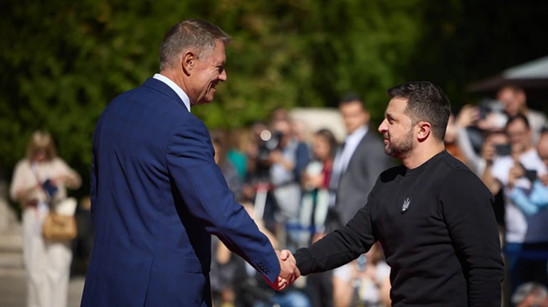 Good news about artillery and air defence to come – Zelenskyy after meeting Romanian President