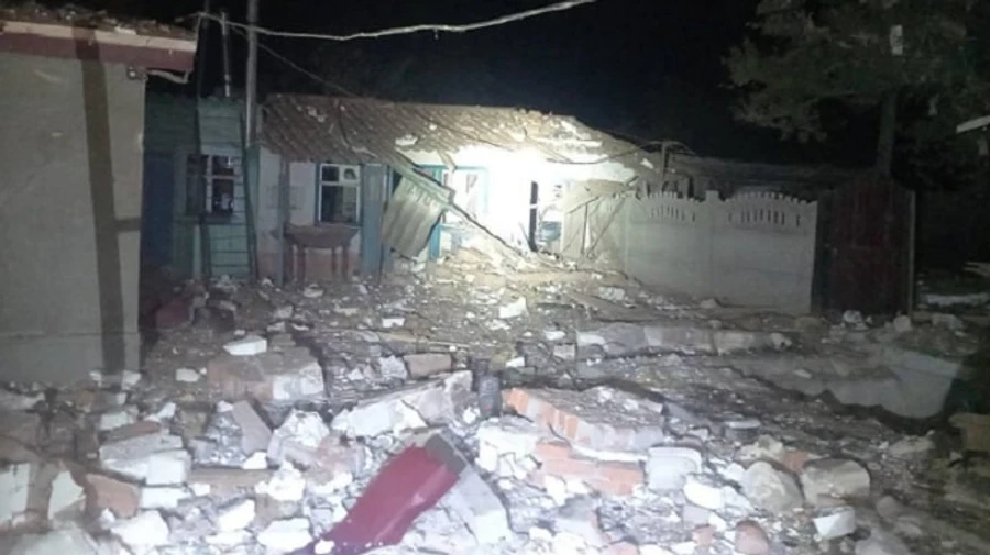 Через обстріл загинула дитина на Херсонщині, поранений підліток, а також сусіди, які рятували їх