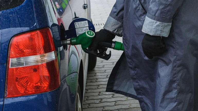 Цены на АЗС рушатся. Что происходит и почему стоимость горючего должна быть еще ниже?