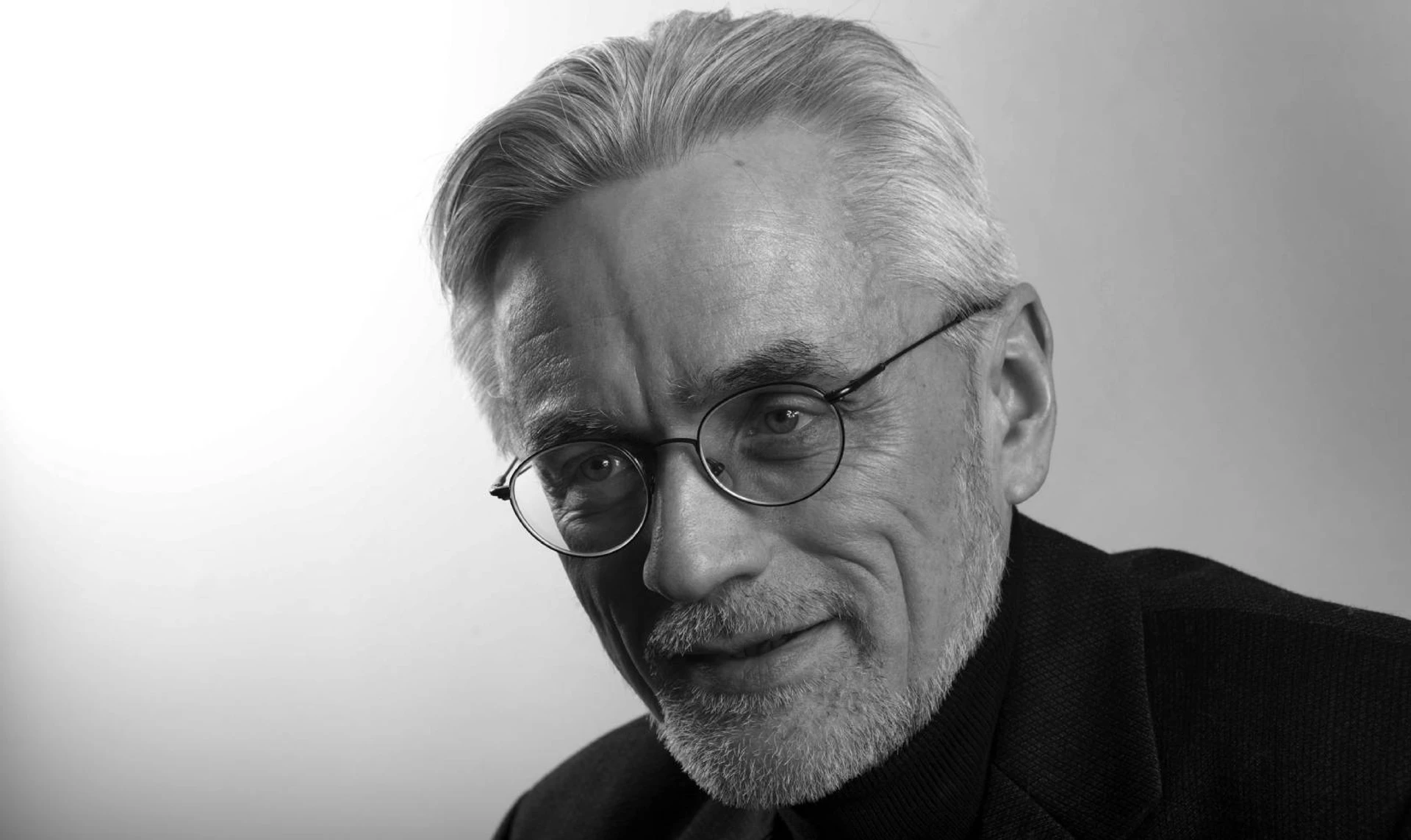 У порівнянні з Путіним в очах Заходу Зеленський виглядає істинним демократом, а Порошенко державним мужем − політолог Олександр Мотиль