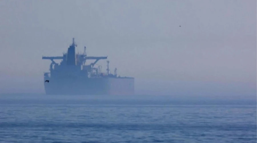Russia attacks civilian vessel carrying Ukrainian oil – video