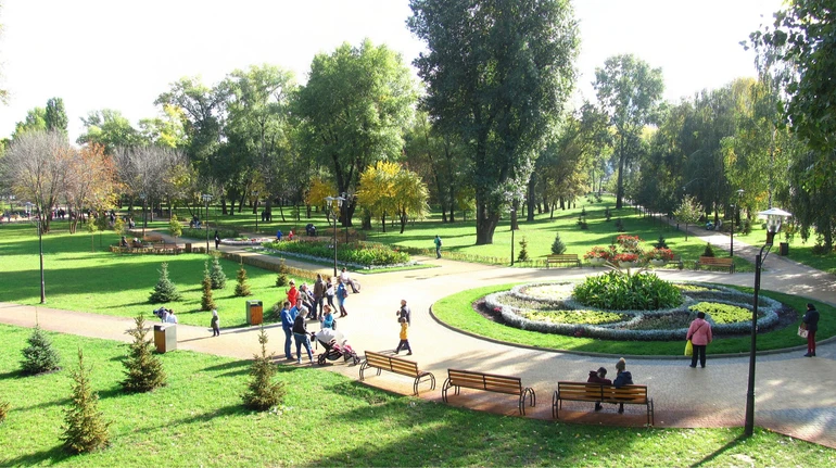 Розтрата мільйону гривень на реконструкції парку у Києві – прокуратура вручила підозри