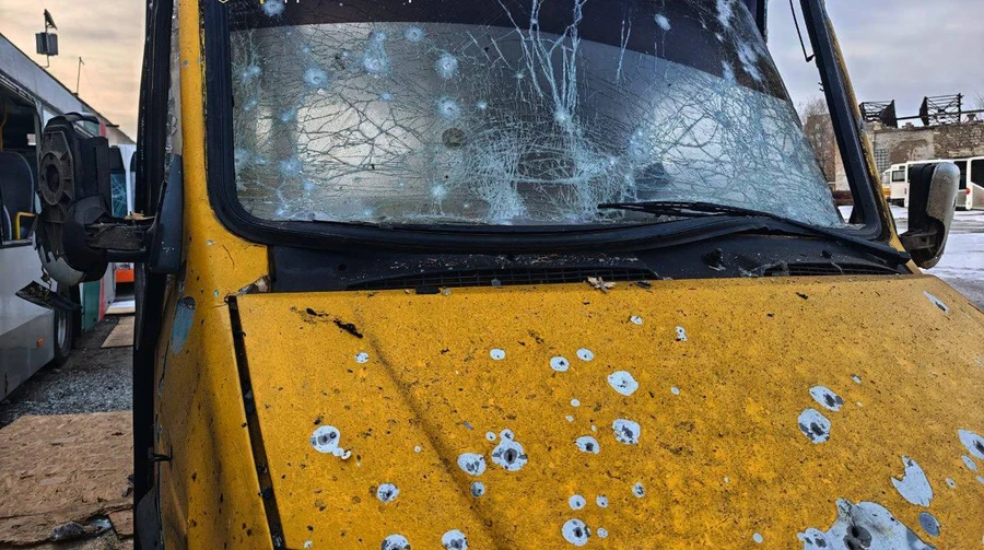 Росіяни вбили комунальника в Херсоні та атакували евакуаційне авто в області