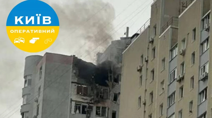 Российский дрон попал в многоэтажный дом в Киеве, ребенка эвакуировали