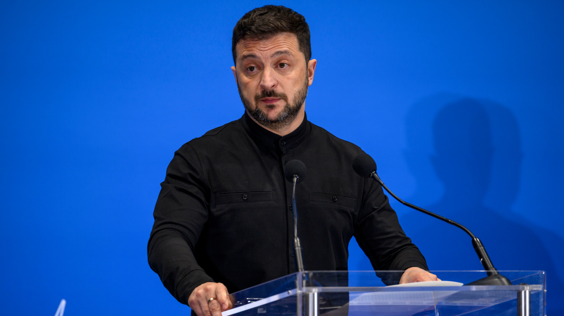 Зеленський у рейтингу довіри до політичних лідерів зайняв шосте місце – опитування