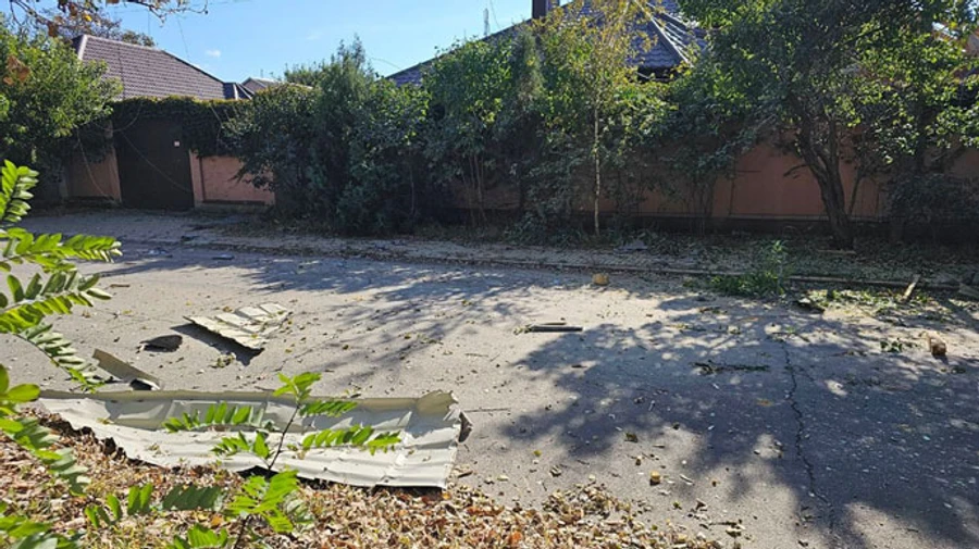 Russians bombard Kherson, injuring 3 people 