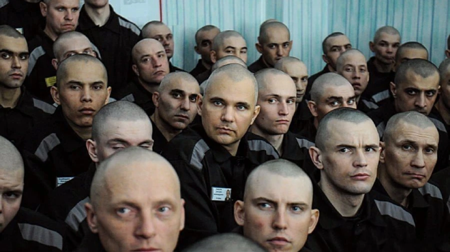 В России заключенных отправили строить танки на заводе