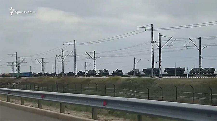 Russia transfers batch of heavy military vehicles to Crimea
