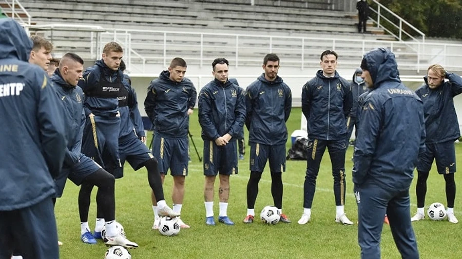 Из-за коронавируса сборная Украины осталась с одним вратарем перед матчем с французами