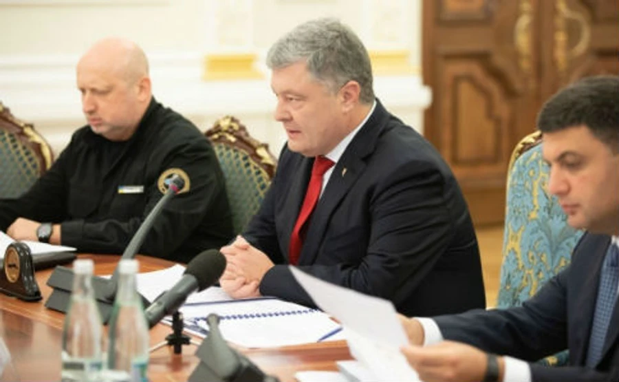 Порошенко скликав нараду РНБО через рішення суду щодо Приватбанку