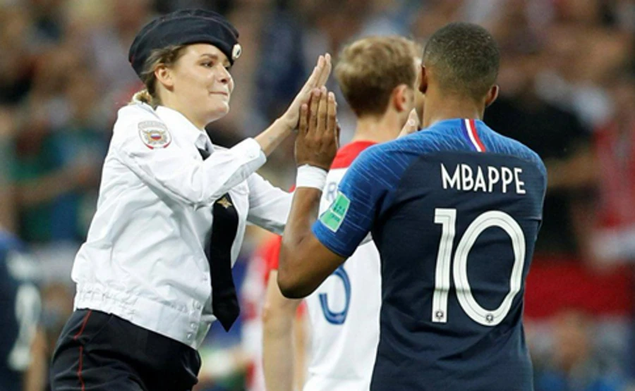 На финале ЧМ-2018 участницы Pussy Riot требовали освободить политзаключенных