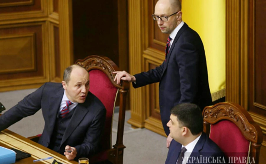 НФ думає про ідею БПП: Гройсман - прем'єр, Парубій - спікер