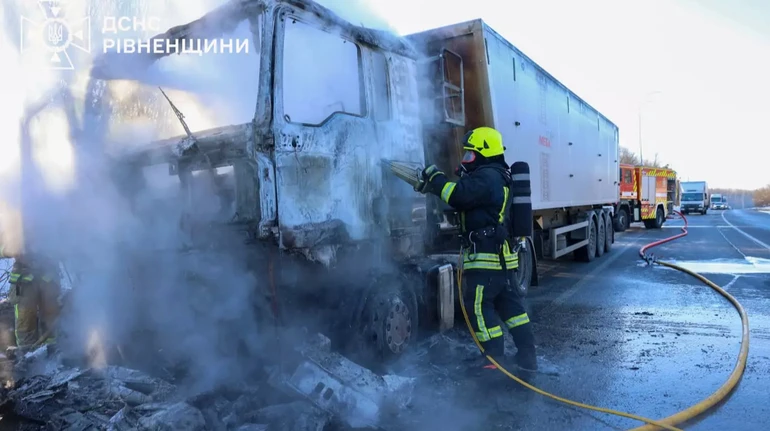 На трасі Київ-Чоп горіла вантажівка із 24 тоннами селітри