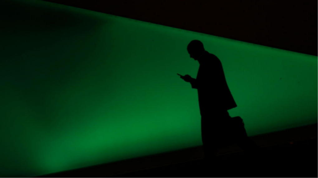 Sales of pagers and paper maps rise in Moscow due to internet outages