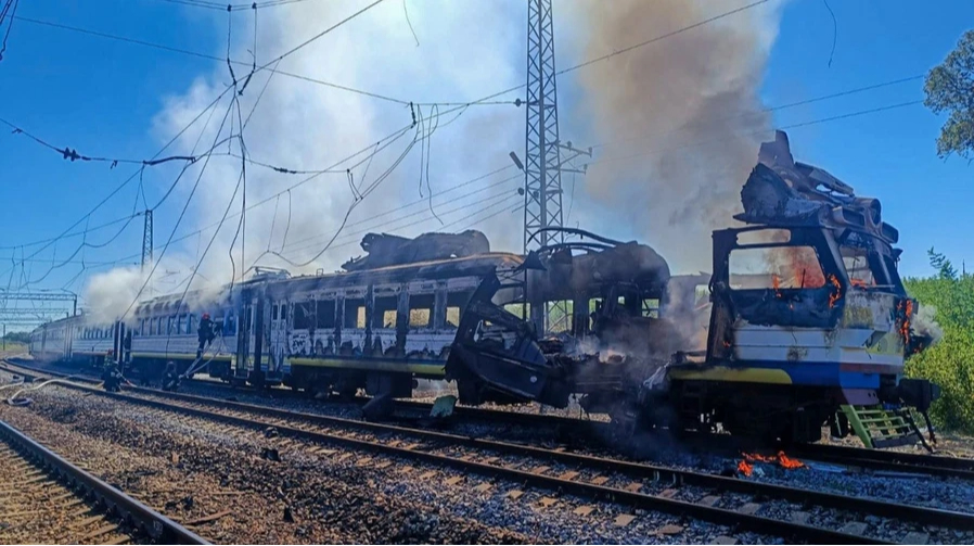 Росіяни атакували потяг "Київ-Миколаїв": пасажирів евакуювали
