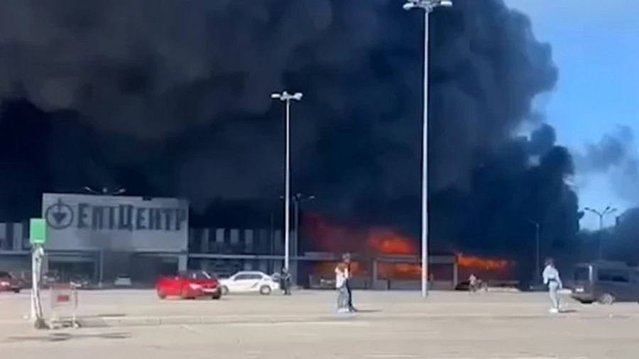 Zelenskyy on Russian attack in Kharkiv: Over 200 people could have been at hypermarket – video