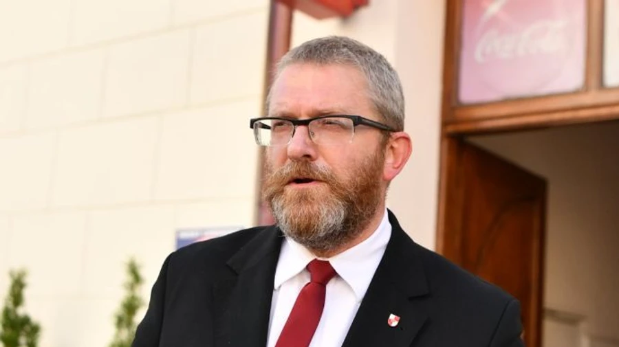 У Польщі скандального антиукраїнського депутата залишили без імунітету