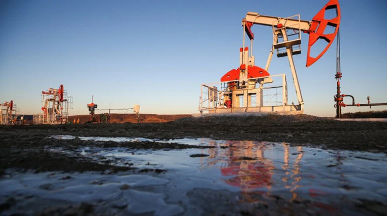 Цены на российскую нефть ограничивают, но не могут договориться по уровню. Что происходит?