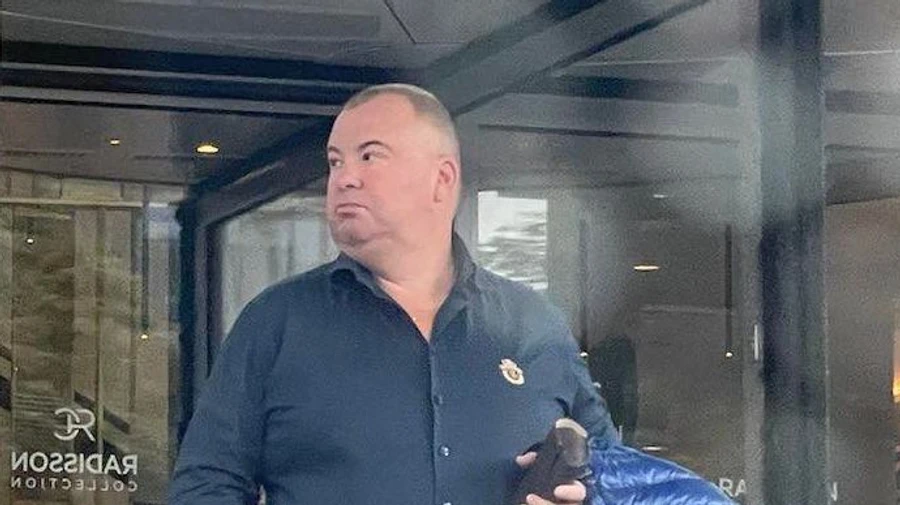 Гладковского заметили в Варшаве, он ездит за границу как волонтер